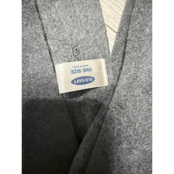 Old Navy Fleece Scarf Womens OS Gray Performance Fringe Tassel Warm Cozy Classic - Picture 2 of 4